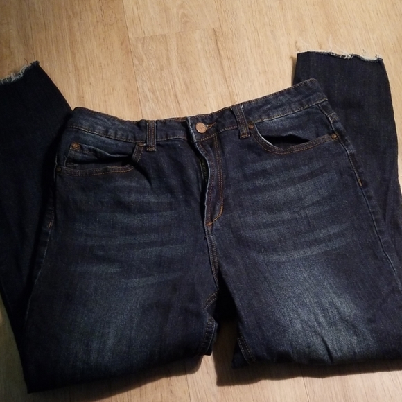 Cuttoff dark denim ankle length Jean's - Picture 1 of 3